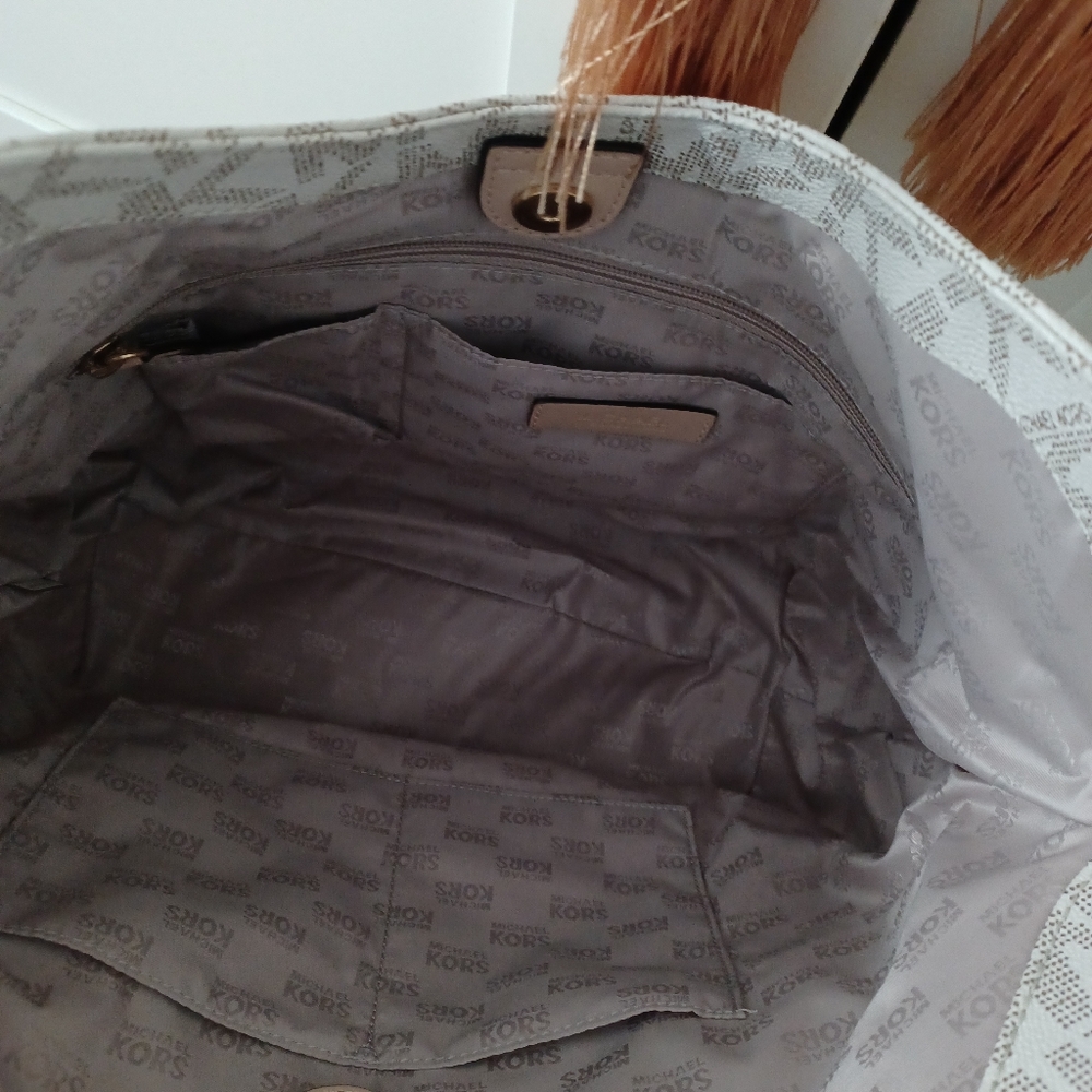 Michael Kors bag - Picture 5 of 8